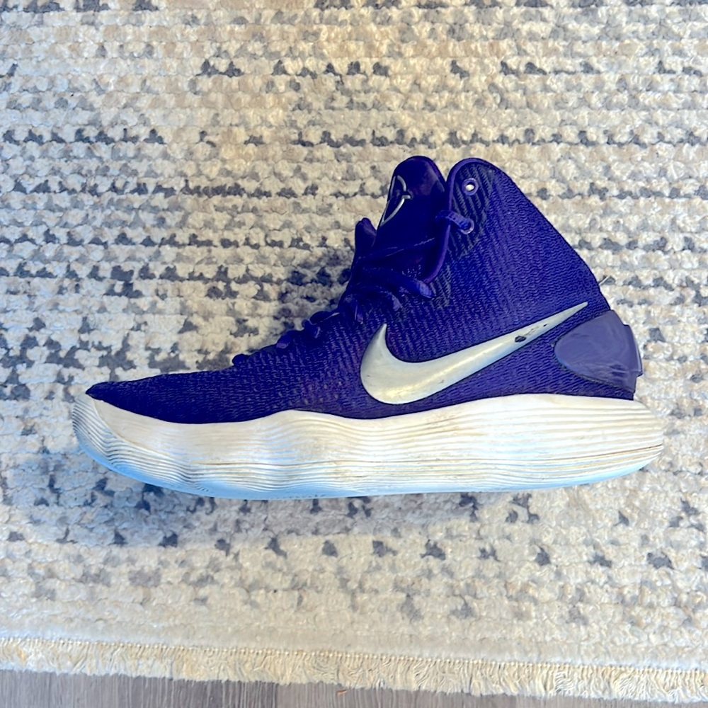 Used Nike hyper dunk sneakers